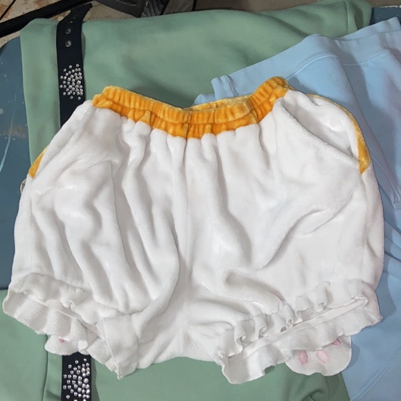 Korgi booty shorts 🩳 - Picture 2 of 3